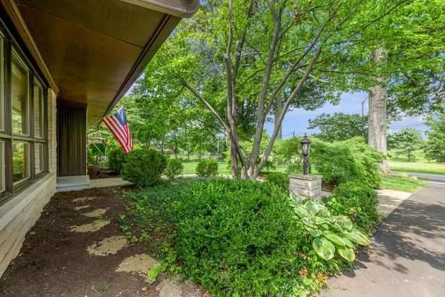 1894 Parkers Mill Road, Lexington, KY 40504