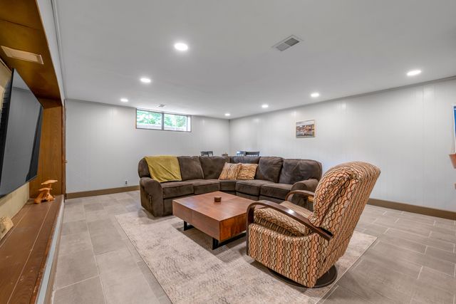 1894 Parkers Mill Road, Lexington, KY 40504
