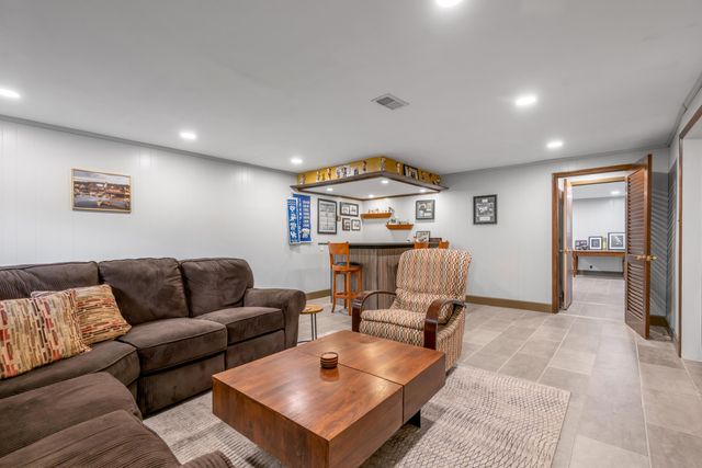 1894 Parkers Mill Road, Lexington, KY 40504