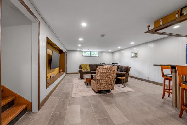 1894 Parkers Mill Road, Lexington, KY 40504