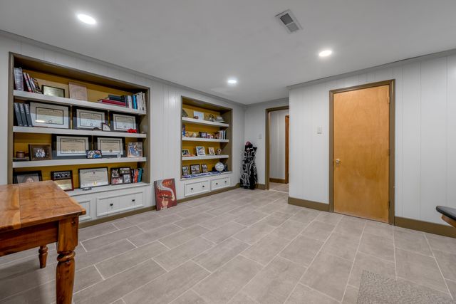 1894 Parkers Mill Road, Lexington, KY 40504