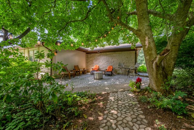 1894 Parkers Mill Road, Lexington, KY 40504