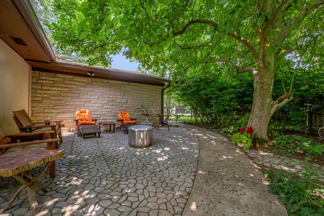 1894 Parkers Mill Road, Lexington, KY 40504