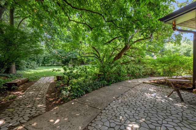 1894 Parkers Mill Road, Lexington, KY 40504