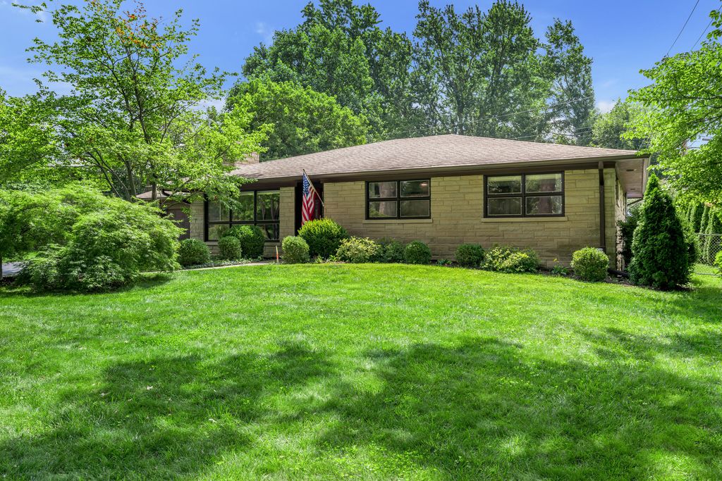 1894 Parkers Mill Road, Lexington, KY 40504