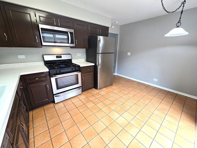 1111 S Waukegan Road S 14, Lake Forest, IL 60045