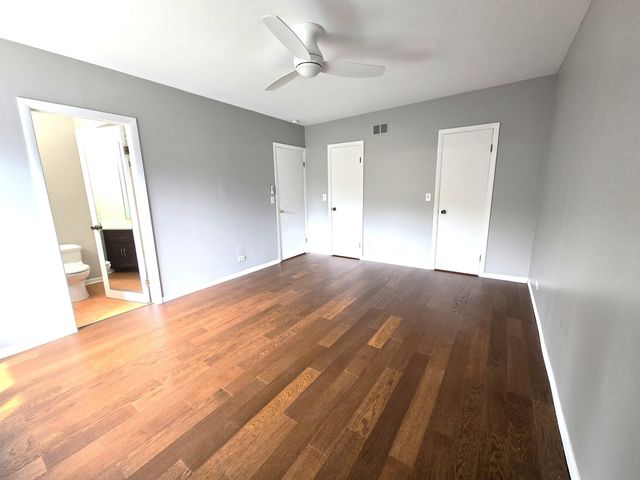 1111 S Waukegan Road S 14, Lake Forest, IL 60045