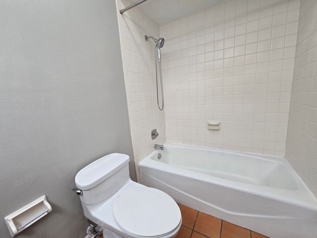 1111 S Waukegan Road S 14, Lake Forest, IL 60045