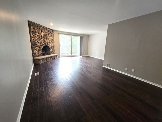 1111 S Waukegan Road S 14, Lake Forest, IL 60045