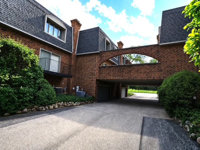 1111 S Waukegan Road S 14, Lake Forest, IL 60045