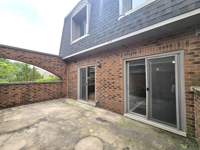 1111 S Waukegan Road S 14, Lake Forest, IL 60045