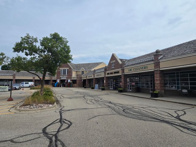 1111 S Waukegan Road S 14, Lake Forest, IL 60045