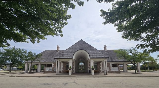 1111 S Waukegan Road S 14, Lake Forest, IL 60045