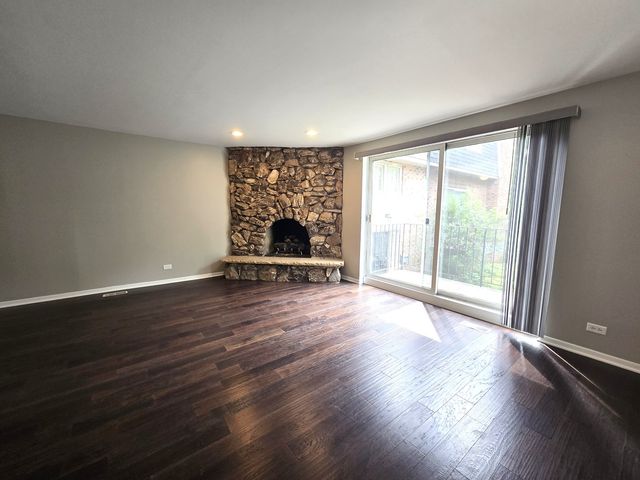 1111 S Waukegan Road S 14, Lake Forest, IL 60045