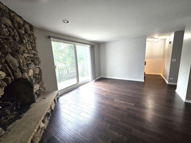 1111 S Waukegan Road S 14, Lake Forest, IL 60045