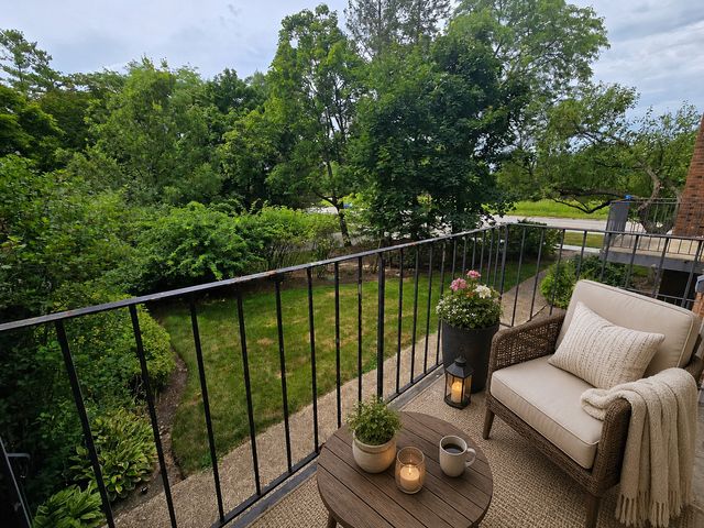1111 S Waukegan Road S 14, Lake Forest, IL 60045