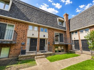 1111 S Waukegan Road S 14, Lake Forest, IL 60045