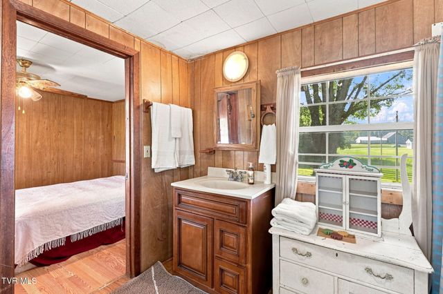 1786 Goshen Valley Road, Church Hill, TN 37642