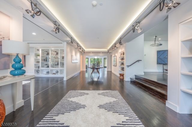 60 Fernwood Rd, Summit City, NJ 07901