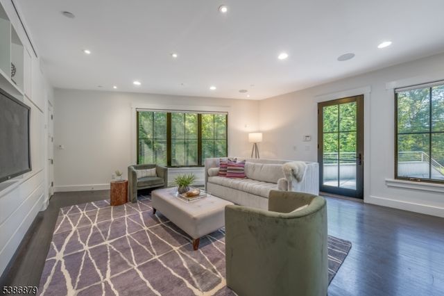 60 Fernwood Rd, Summit City, NJ 07901