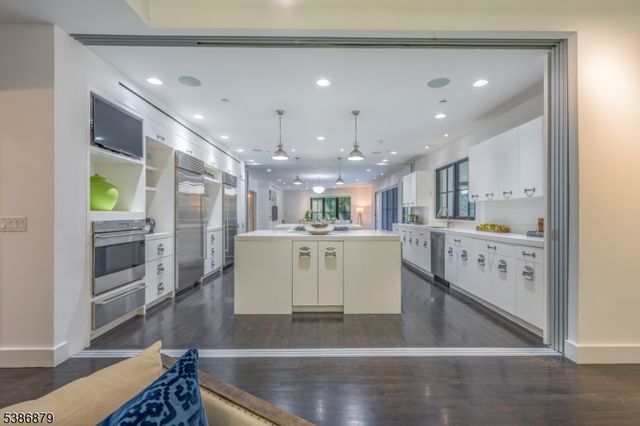 60 Fernwood Rd, Summit City, NJ 07901