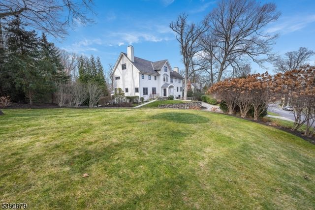 60 Fernwood Rd, Summit City, NJ 07901