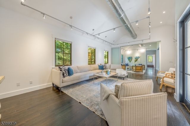 60 Fernwood Rd, Summit City, NJ 07901