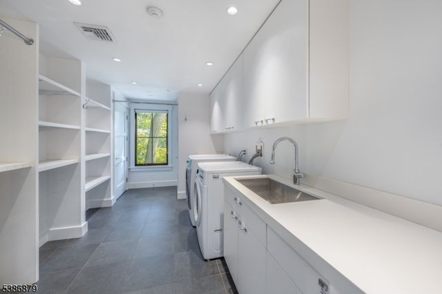 60 Fernwood Rd, Summit City, NJ 07901