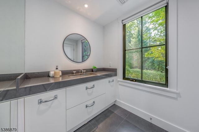 60 Fernwood Rd, Summit City, NJ 07901