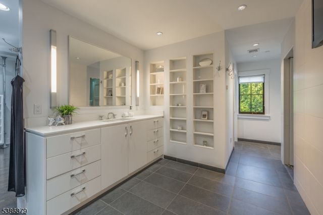 60 Fernwood Rd, Summit City, NJ 07901