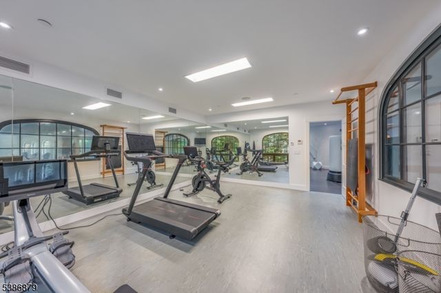 60 Fernwood Rd, Summit City, NJ 07901