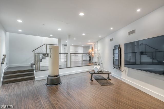 60 Fernwood Rd, Summit City, NJ 07901