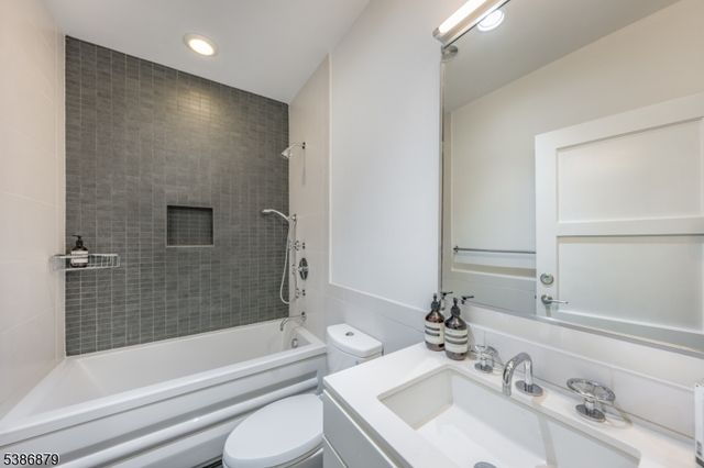 60 Fernwood Rd, Summit City, NJ 07901