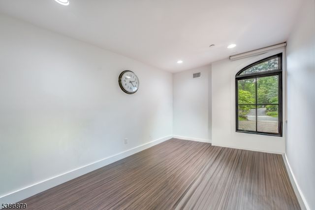 60 Fernwood Rd, Summit City, NJ 07901