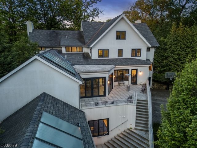 60 Fernwood Rd, Summit City, NJ 07901