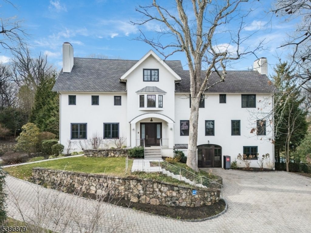 60 Fernwood Rd, Summit City, NJ 07901