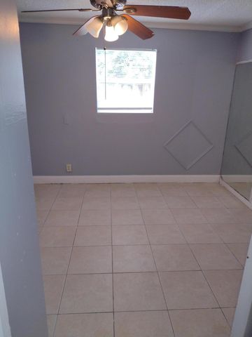 5911 Barbados Way E, West Palm Beach, FL 33407