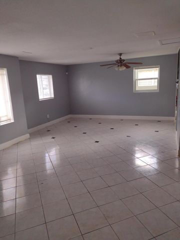 5911 Barbados Way E, West Palm Beach, FL 33407