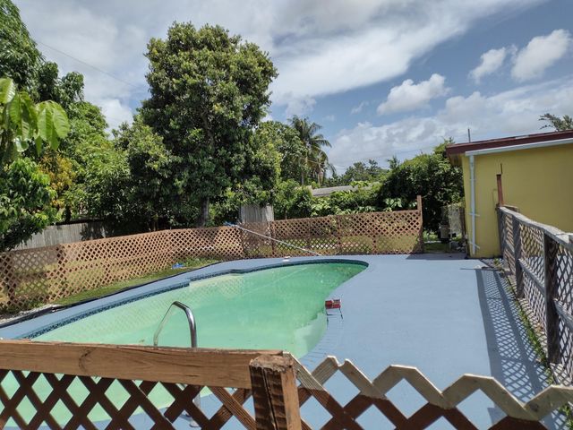 5911 Barbados Way E, West Palm Beach, FL 33407
