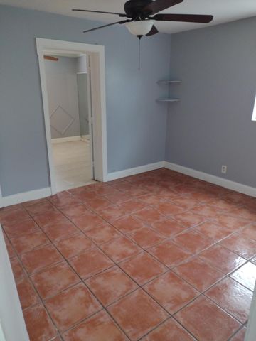 5911 Barbados Way E, West Palm Beach, FL 33407