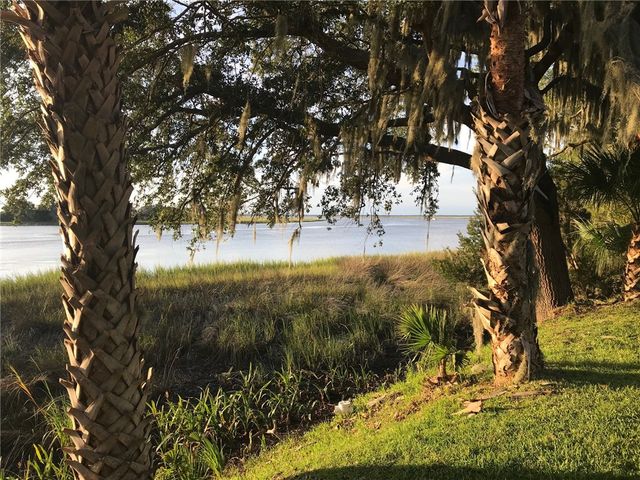 111 Gascoigne Ave 204, St Simons Island, GA 31522