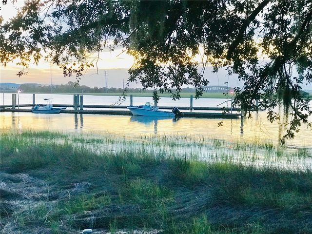 111 Gascoigne Ave 204, St Simons Island, GA 31522