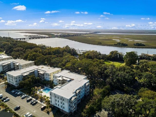 111 Gascoigne Ave 204, St Simons Island, GA 31522