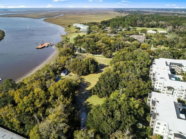 111 Gascoigne Ave 204, St Simons Island, GA 31522