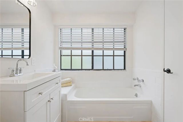 20737 Roscoe Boulevard 703, Winnetka, CA 91306