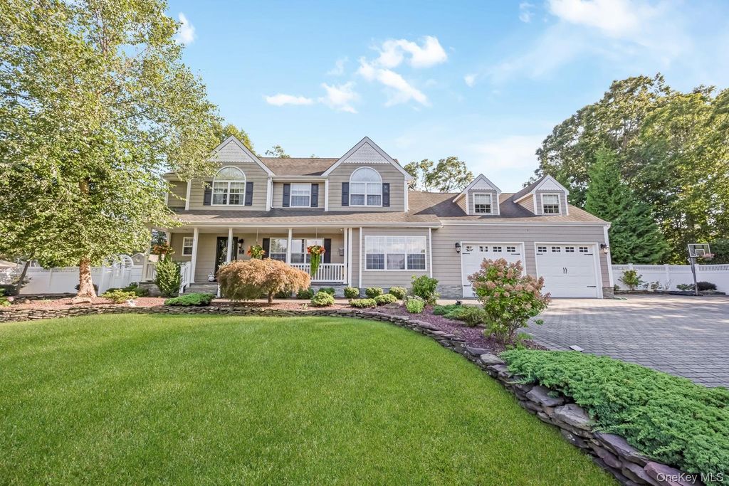 4 Vera Court, Centereach, NY 11720 — exterior