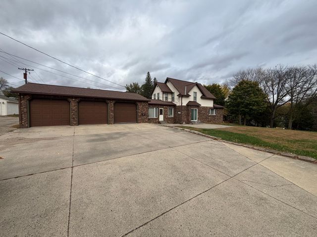 219 S 9th Street, Montevideo, MN 56265
