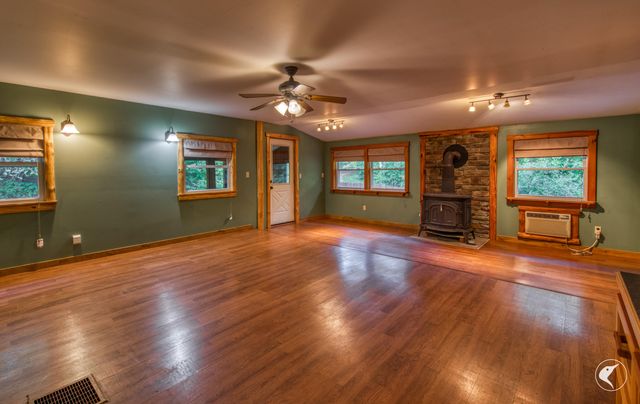 10 Lawrence Way, Wilmington, NY 12997