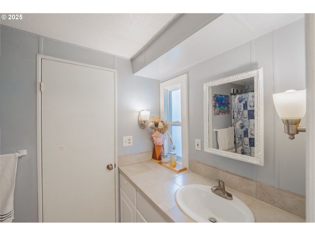 1450 WESTSIDE Hwy 36, Kelso, WA 98626