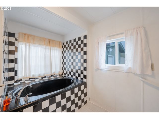 1450 WESTSIDE Hwy 36, Kelso, WA 98626